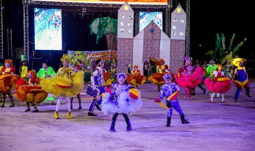 Quadrilhas emocionam o público com temas culturais e poéticos no Arraial Flor do Maracujá