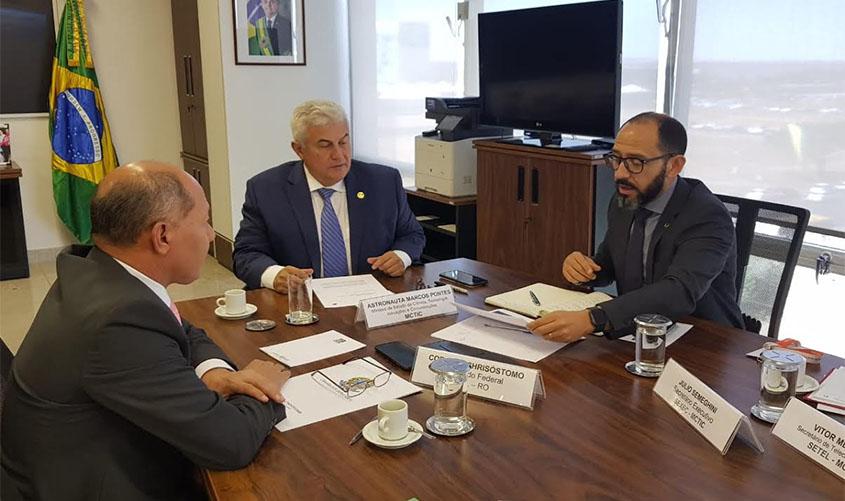 Coronel Chrisóstomo trata com Ministro Marcos Pontes sobre expansão da internet na Amazônia