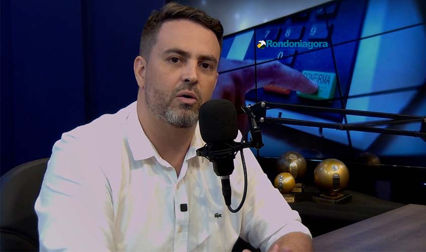 Léo reage a insinuações e desafia governador a apresentar nomes de quem pediu ‘coisas não republicanas'