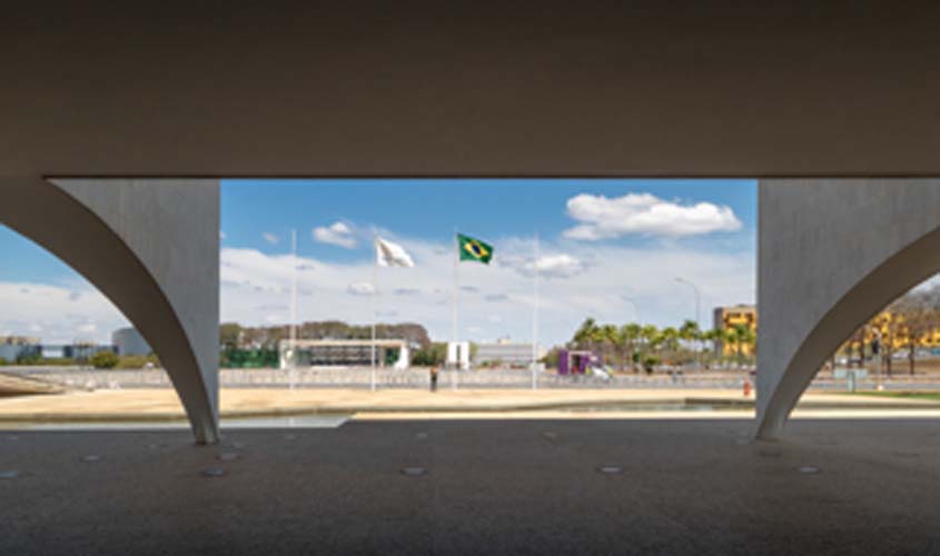 Fachin suspende decretos da Presidência que flexibilizam compra e porte de armas