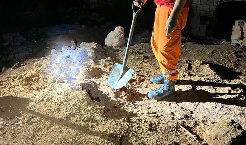 Suspeito de matar e enterrar corpo da esposa em terreno baldio é preso