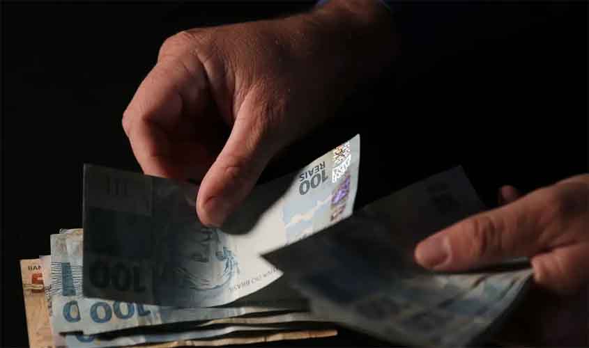 Projeto que proíbe descontos de sindicatos na folha de aposentados do INSS vai ao Senado