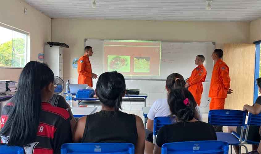 Comunidade indígena recebe treinamento de salvamento e combate a incêndio do Bombeiros Militares de Rondônia 