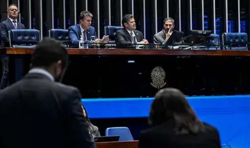 Senado adia votação da PEC que acaba com escala 6x1