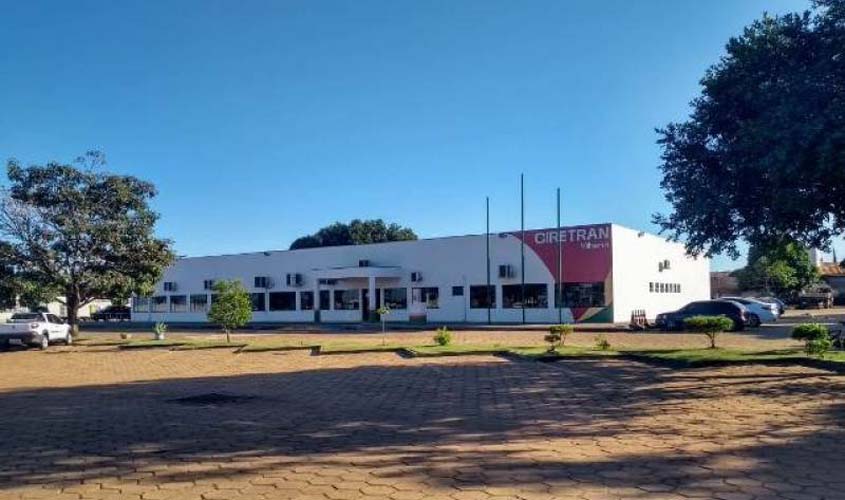 Ladrões arrombam portão da Ciretran e levam vários veículos; 12 motos furtadas já foram recuperadas