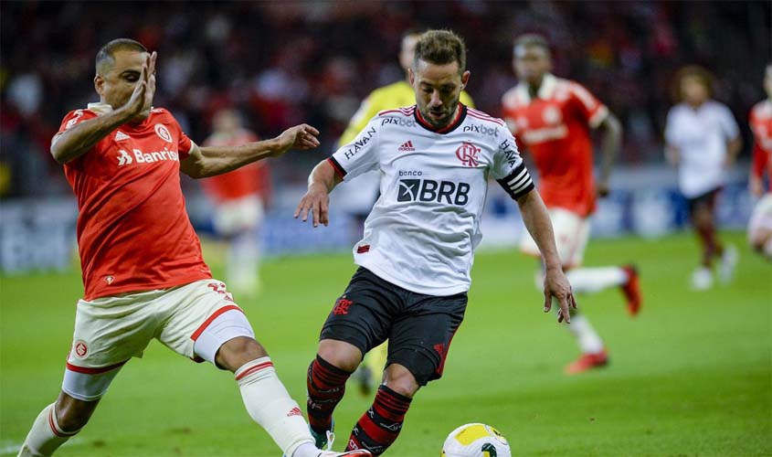 Brasileiro: com time titular, Flamengo encara vice-líder Internacional