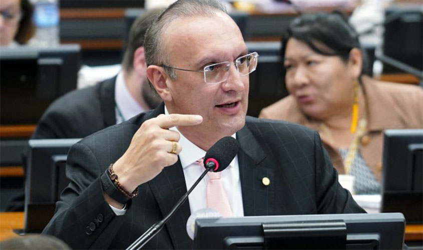 Comissão aprova anistia a PMs e bombeiros de sete estados e do Distrito Federal