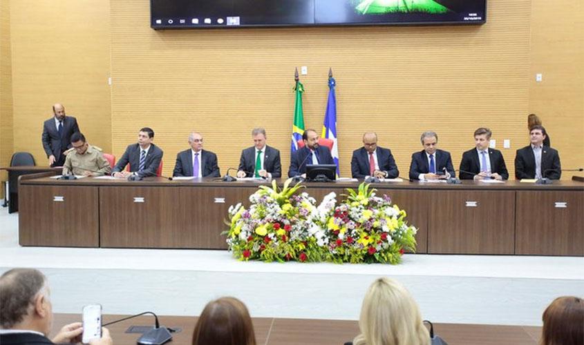 Presidente da OAB/RO participa de entrega de título de Cidadão Honorífico de Rondônia na ALE-RO