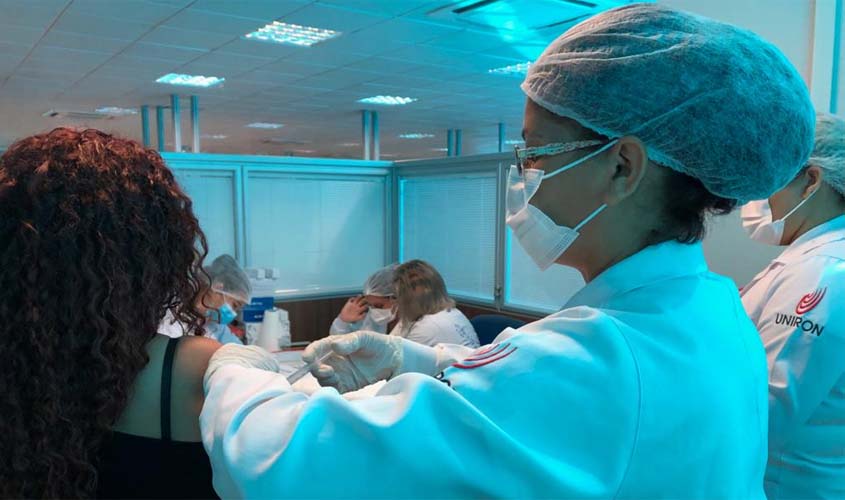 Agevisa promove ação de imunização para atualização da caderneta de vacinação dos servidores