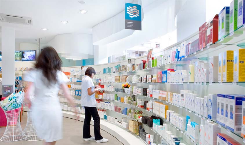 Drogaria é condenada por reter indevidamente carteira de trabalho de farmacêutica