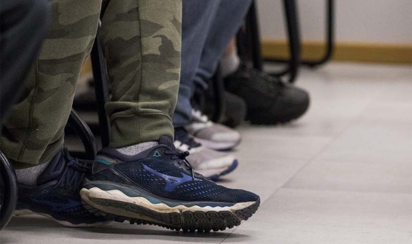 Homens em situação de violência se reúnem em grupo de psicoterapia