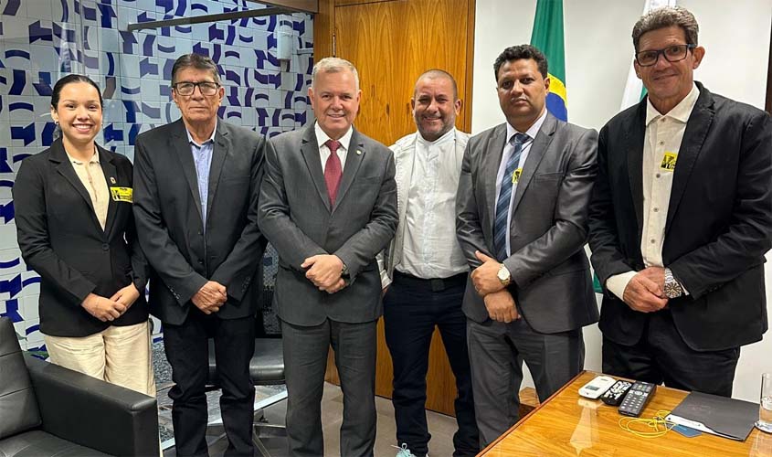 Lúcio Mosquini recebe lideranças de Rondônia em Brasília