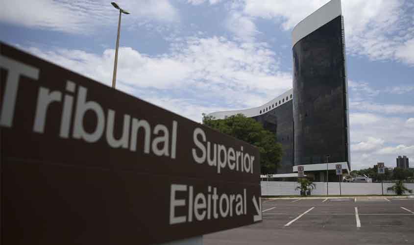 Maioria do TSE rejeita ação do PT contra Bolsonaro