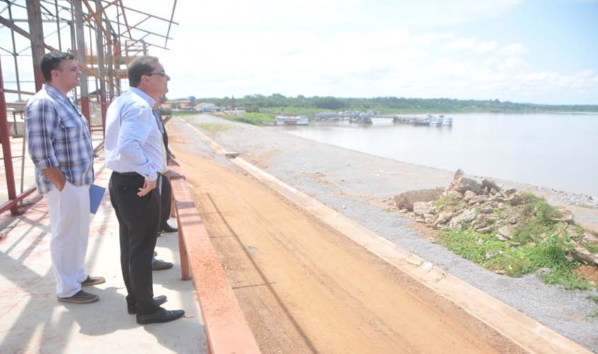 Prefeito Hildon Chaves vistoria obras de revitalização da Madeira-Mamoré