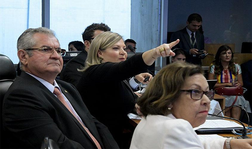 Joice acusa participação de assessores parlamentares em ataques virtuais  