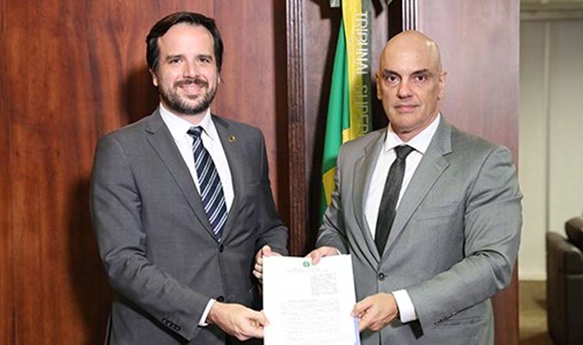 TSE e Anatel assinam acordo para reforçar o combate à desinformação com uso de IA