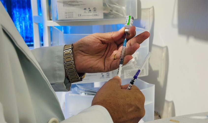 Vacinação e certificado estudantil neste sábado (06)