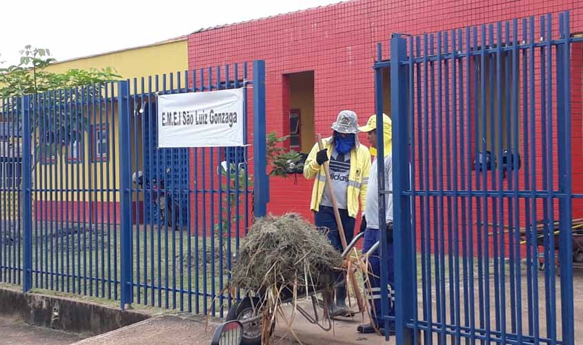 Semusb realiza limpeza nas escolas municipais