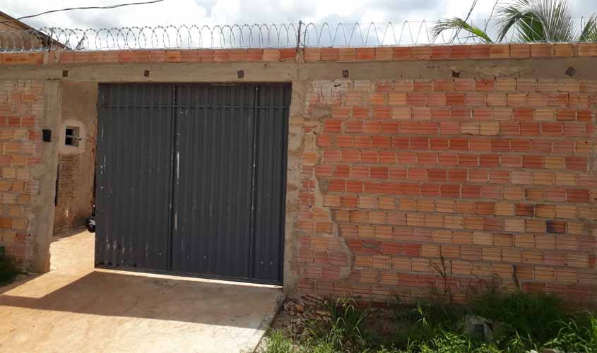 Polícia fecha boca de fumo e prende dupla na zona leste