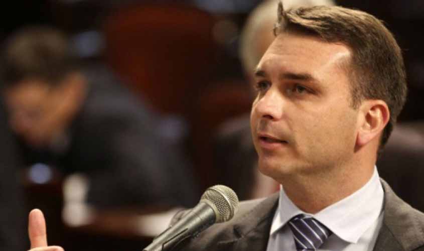 Promotor abre mão de conduzir investigações sobre movimentação atípica