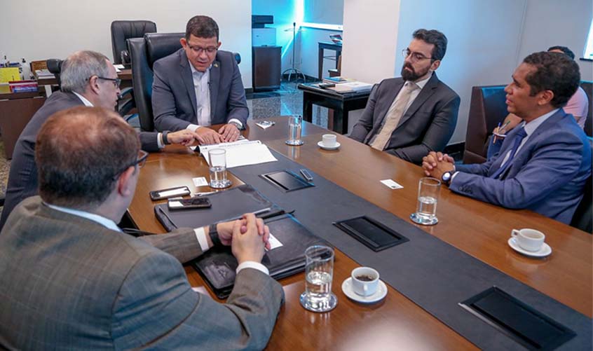 Gás natural e preços dos combustíveis são debatidos em reunião com a ANP