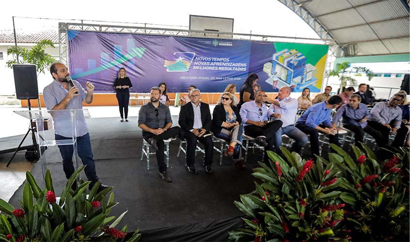 Laerte Gomes participa da abertura do ano letivo na rede estadual de ensino
