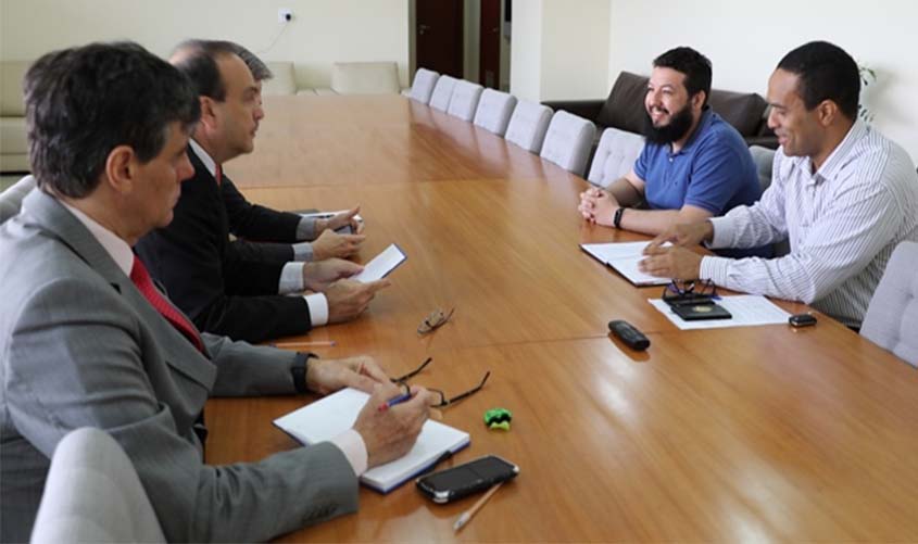 Direção do Instituto de Criminalística apresenta ferramenta ao Judiciário