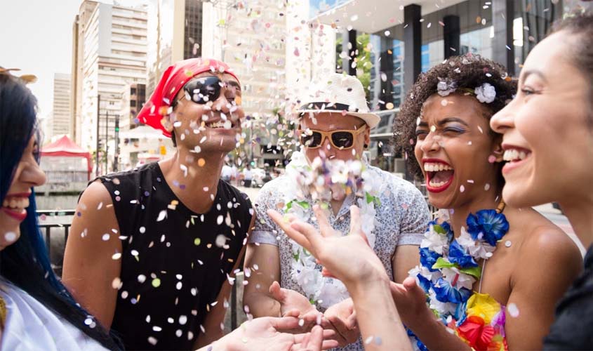 Cinco dicas de saúde e bem-estar  para curtir o Carnaval