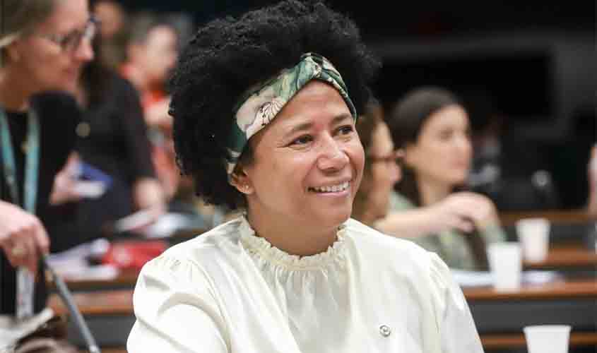 Vitória para a população: Sílvia Cristina celebra a regulamentação da Política Nacional do Câncer