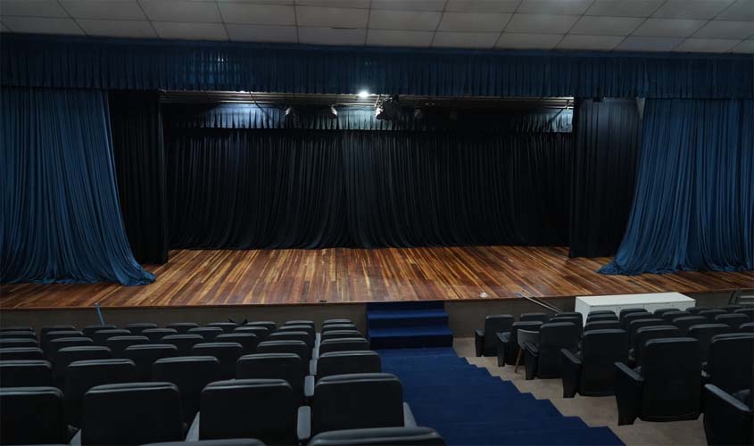 Teatro Banzeiros passa por reforma cultural e educacional