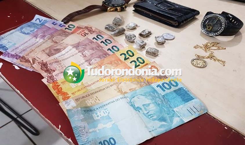 Polícia recebe denúncia e prende suposto traficantes na capital