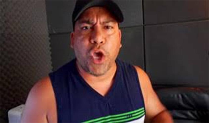 Humorista desafia justiça e volta atacar ex-deputado. Confira o vídeo