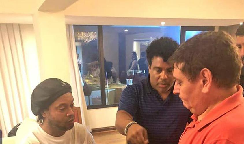 Ronaldinho tinha passaporte original com dados falsos, diz MP