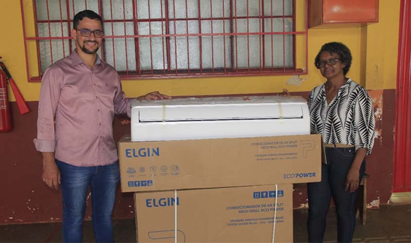 Deputado Anderson entrega centrais de ar para Escola Estadual Jânio da Silva Quadros em Porto Velho