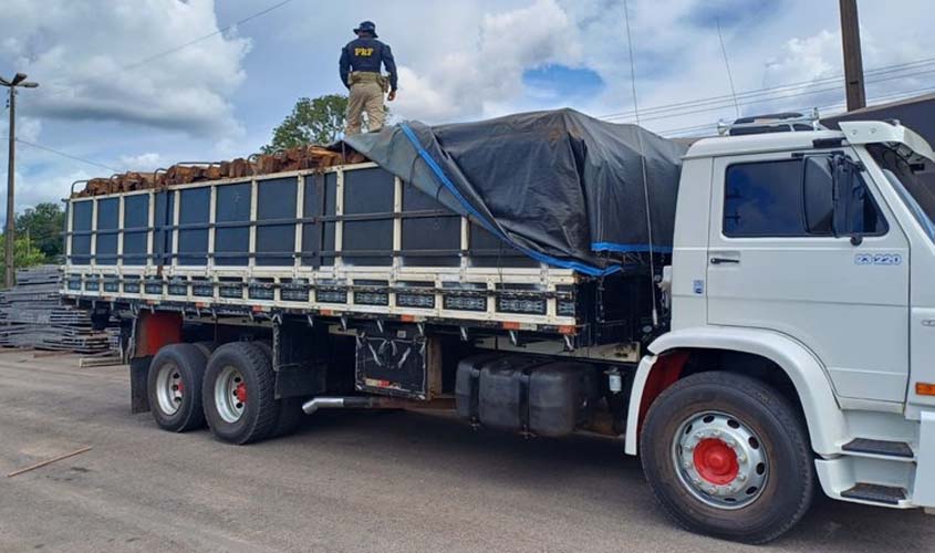 Em Rondônia, PRF identifica transporte irregular de madeira