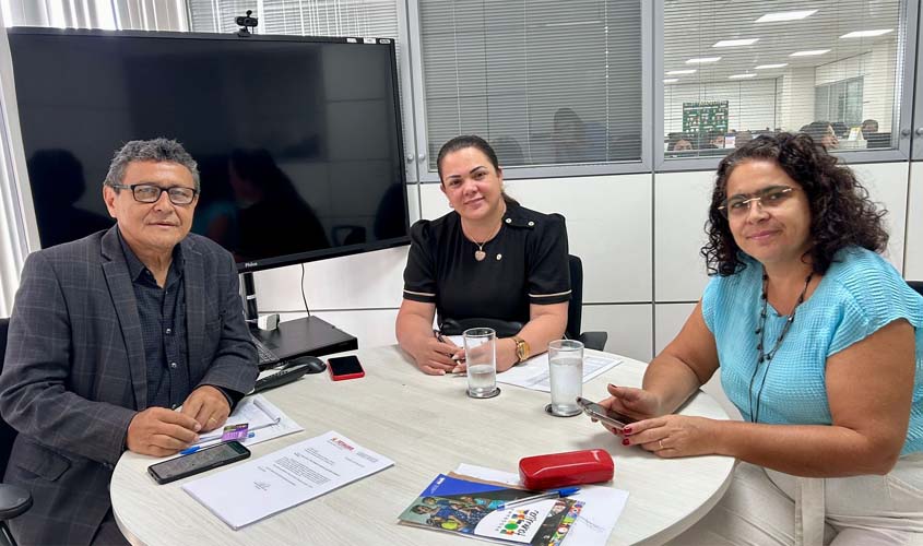 Feira de agricultura em Ji-Paraná é tema de reunião com Cláudia de Jesus em BSB