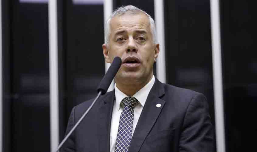 Projeto protege debate sobre programas políticos em empresas privadas