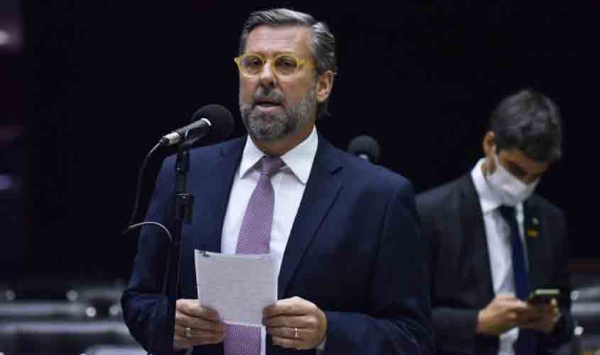 Projeto prevê envio de SMS para informar vítimas e testemunhas sobre soltura de preso  