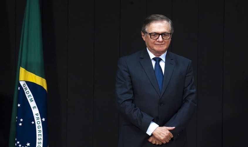 Após declaração de Bolsonaro, Ricardo Vélez diz que não vai entregar o cargo de ministro da Educação