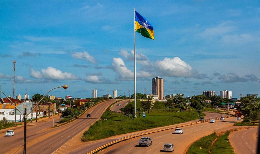 Hasteamento do pavilhão estadual traz simbolismo e força aos rondonienses