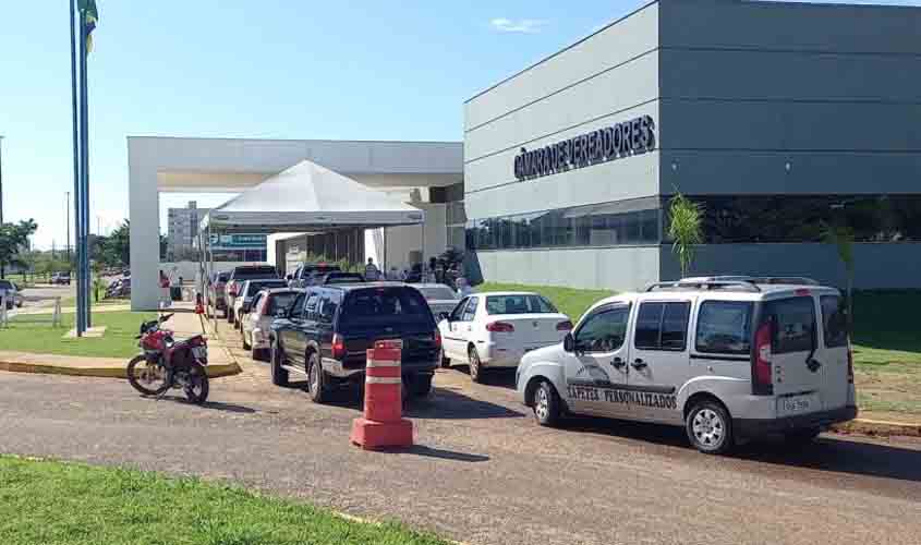 Após pedido de mais vacinas, recebe maior lote de doses e bate recorde de vacinados em um único dia