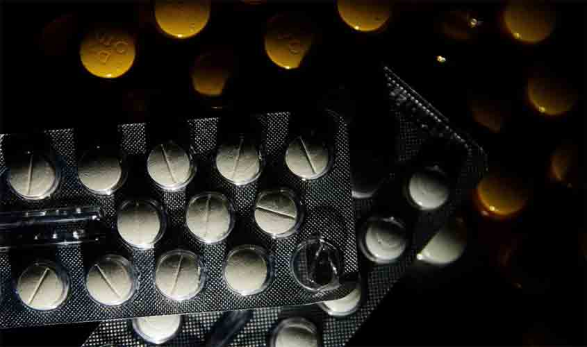Anvisa alerta para riscos da automedicação