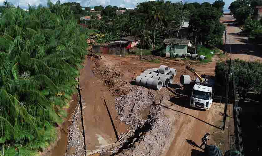Prefeitura constrói rede de bueiros no bairro Riachuelo