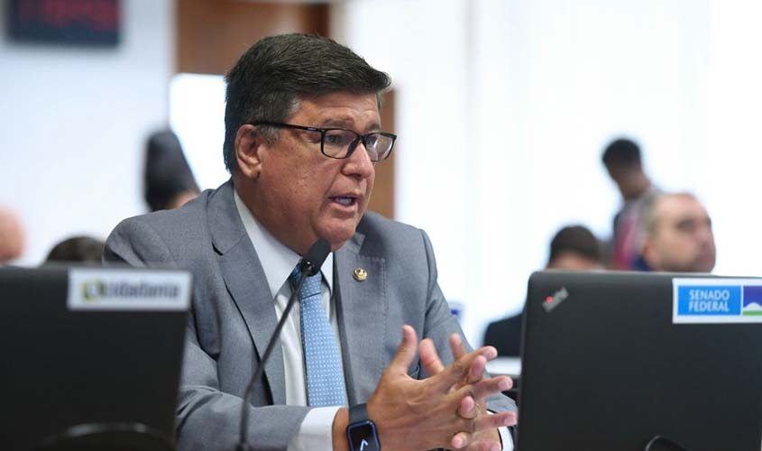 Cobrança de taxa para emissão de diploma pode ser proibida em lei  