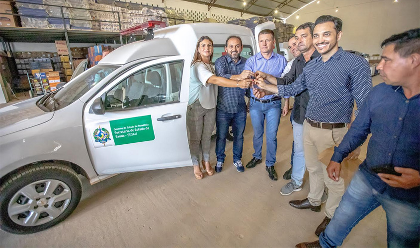 Presidente Laerte Gomes entrega ambulncia que atender distrito de Nova Aliana, em Urup