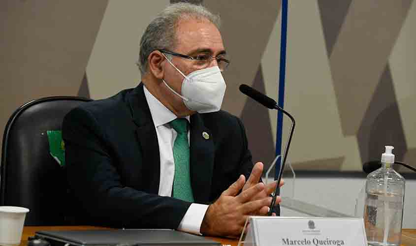 Ministro admite que governo não contratou quantidade de vacinas anunciada