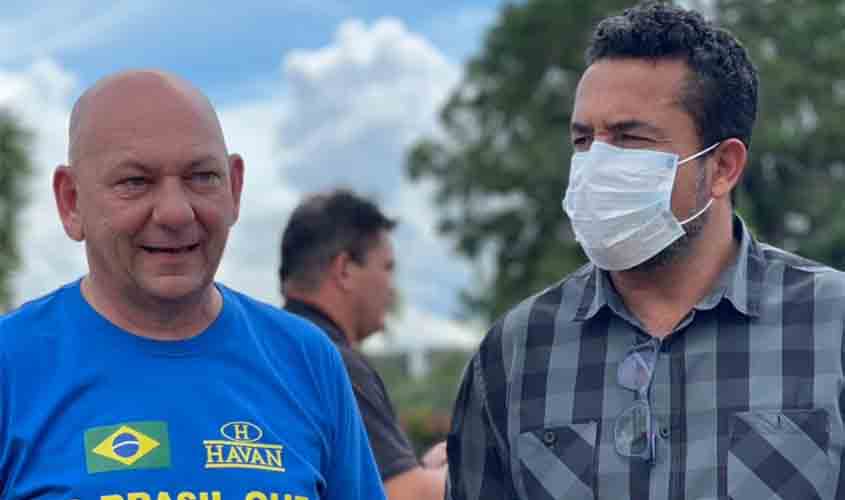 Isáu recebe empresário de rede de lojas