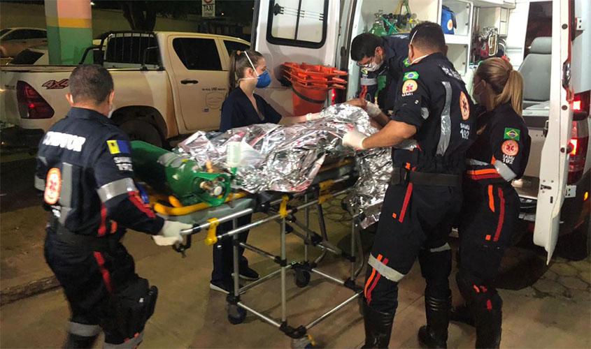 Jovem vai separar briga e acaba levando facada no peito na zona leste