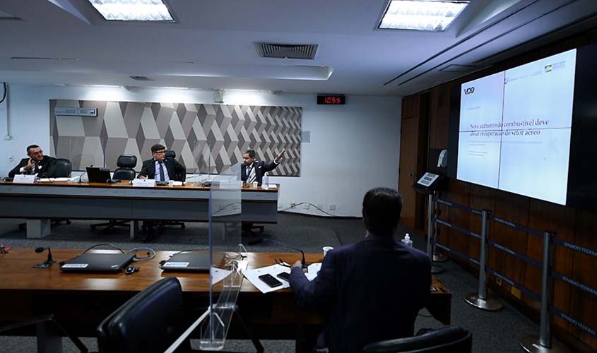 Dólar e querosene pressionam preços de passagens, alegam empresas aéreas  