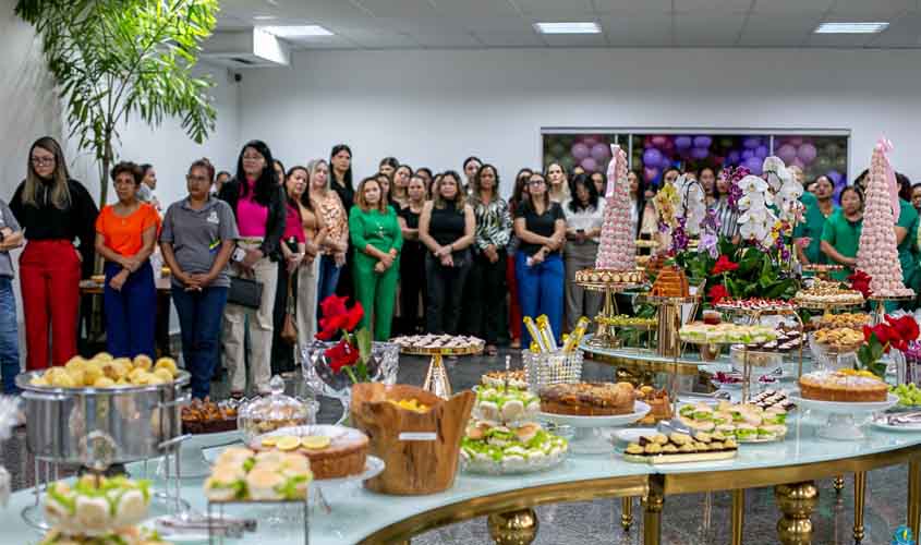 Assembleia homenageia mães servidoras com café da manhã